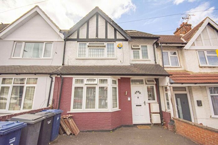 3 Bedroom Flat To Rent In Russell Road, London, NW9