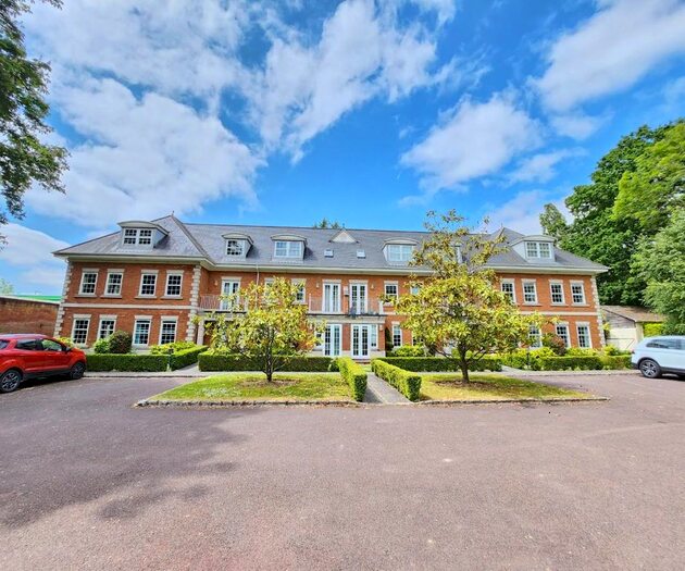 2 Bedroom Property To Rent In Finchampstead Road, Wokingham, RG40