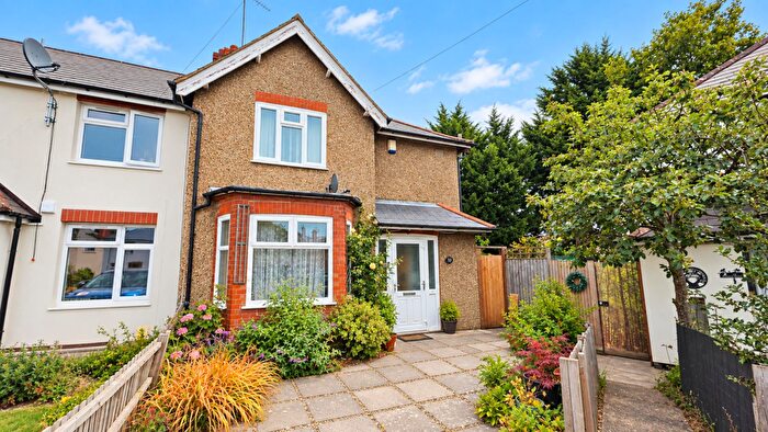 3 Bedroom Semi Detached House For Sale In Danefield Road, Northampton, NN3