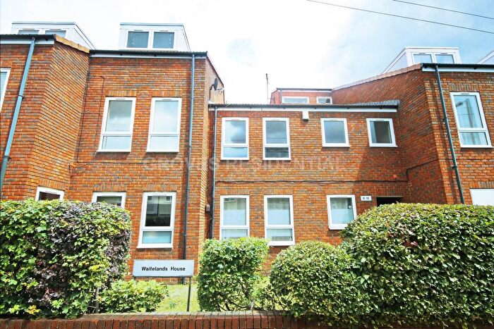 2 Bedroom Flat To Rent In South Lane, New Malden, KT3