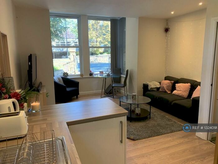 2 Bedroom Flat To Rent In Headingley Lane, Leeds, LS6