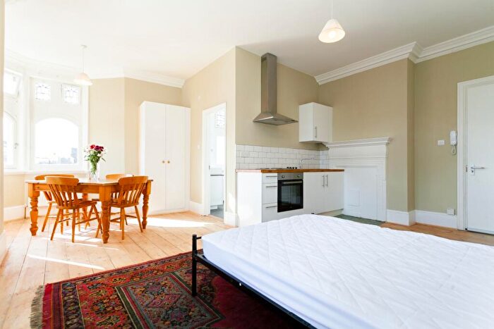 Studio To Rent In Green Street, Upton Park, E13