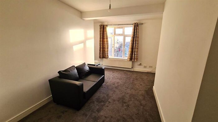 2 Bedroom Flat To Rent In Fore Street, Edmonton, N18
