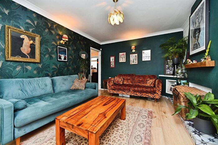 4 Bedroom Semi-Detached House For Sale In The Avenue, Brighton, BN2