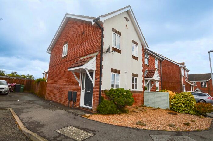 3 Bedroom Semi-Detached House To Rent In Caburn Close, Eastbourne, BN23