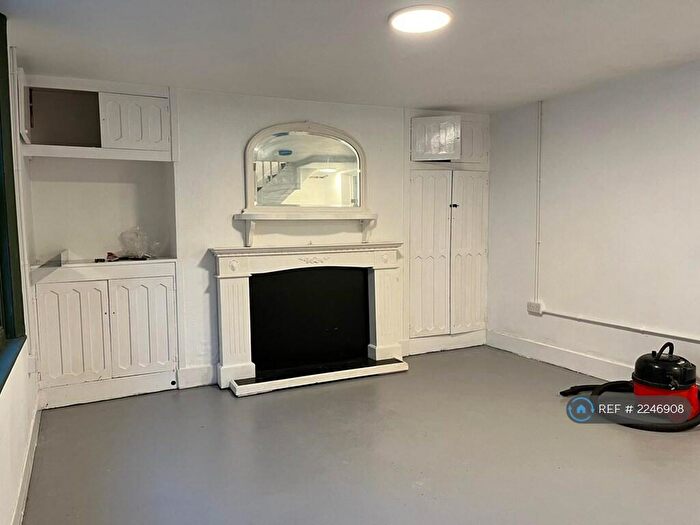 2 Bedroom Maisonette To Rent In Ship Street Gardens, Brighton, BN1