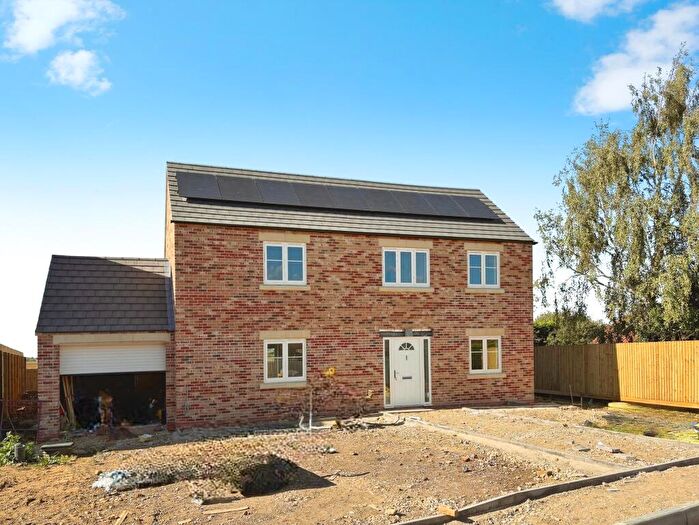 4 Bedroom Detached House For Sale In Hawthorn Road, Cherry Willingham, LN3