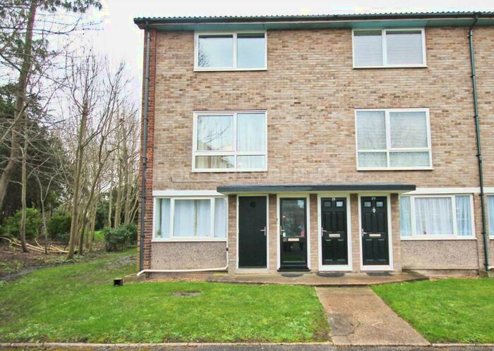2 Bedroom Flat To Rent In Park Court, New Malden, KT3