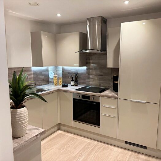 2 Bedroom Apartment To Rent In Minerva Square, Glasgow, G3