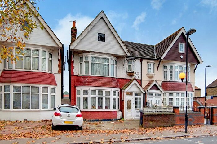 2 Bedroom Maisonette For Sale In Western Road, Southall, UB2