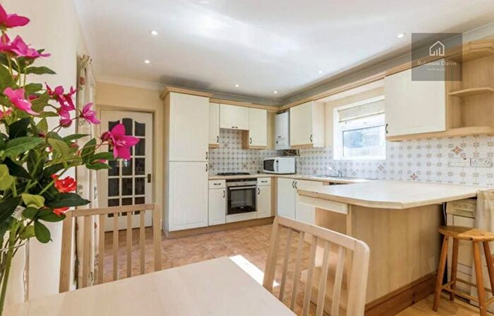 2 Bedroom Flat To Rent In Dartmouth Road, London, NW2