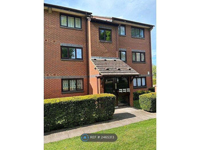 1 Bedroom Flat To Rent In Limetree Walk, London, SW17