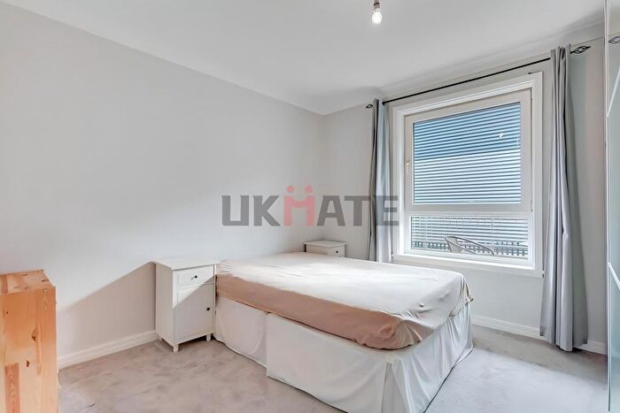 1 Bedroom Flat To Rent In Parking Lot, Homer Drive, London, E14