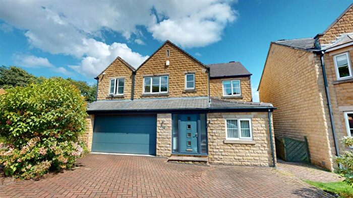 4 Bedroom Detached House For Sale In Upper Hall View, Northowram, Halifax, HX3