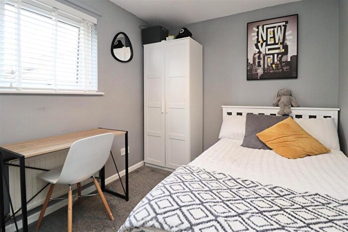 3 Bedroom End Of Terrace House For Sale In Holly Close, Full Sutton, York, YO41