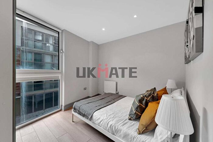 3 Bedroom Flat To Rent In Denison House, Lanterns Way, E14