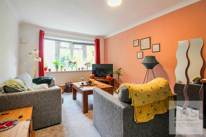 2 Bedroom Flat To Rent In Derby Road, Lenton, Nottingham, NG7