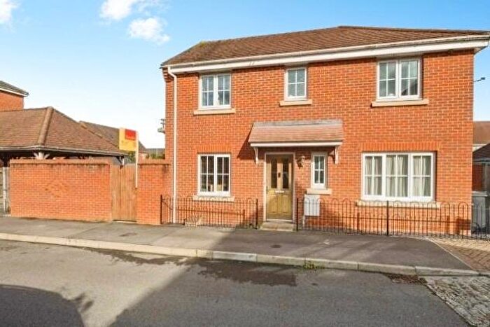 3 Bedroom Semi-Detached House To Rent In Rotary Way, Thatcham, RG19