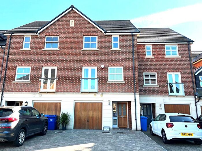 4 Bedroom Property To Rent In Rufford Gate, Bracknell, Berkshire, RG12