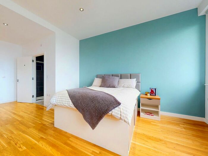 2 Bedroom Flat To Rent In Apt, Q One Residence #, LS2