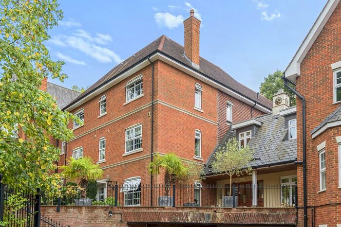 2 Bedroom Flat To Rent In Imperial Court, Reading Road, Wokingham, RG41