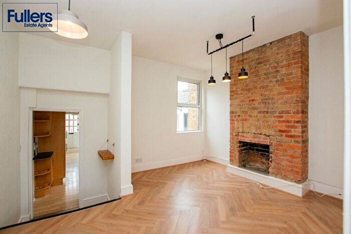 1 Bedroom Apartment To Rent In Wades Hill, London, N21