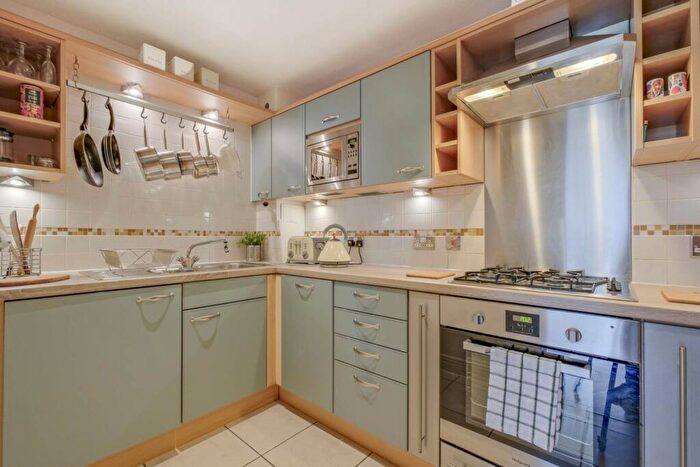 2 Bedroom Flat To Rent In Studley Court, Docklands, London, E14