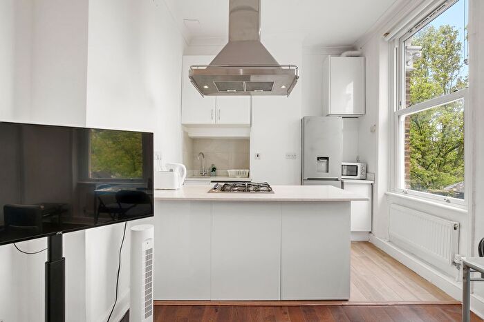 1 Bedroom Flat To Rent In Feenehad Road, London, W9