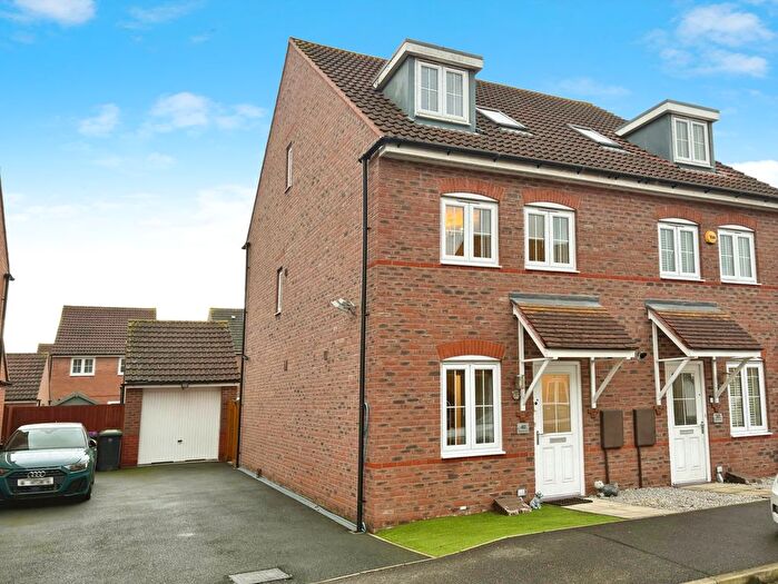 4 Bedroom Semi Detached House For Sale In Vespasian Way, North Hykeham, LN6