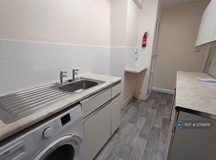 3 Bedroom Flat To Rent In Totteridge Road, High Wycombe, HP13