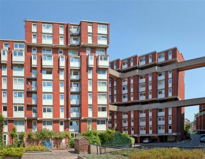 3 Bedroom Apartment To Rent In Crayford Road, Holloway, London, N7