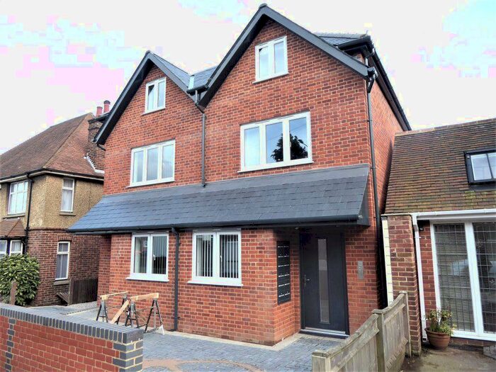 1 Bedroom Flat To Rent In Stephenson Court, Forty Acres Road - Ref, CT2