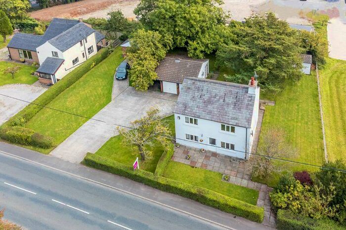 3 Bedroom Detached House For Sale In Lyelake Lane, Lathom, L40