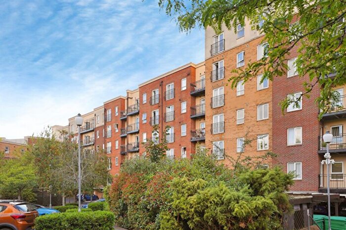 2 Bedroom Flat For Sale In York Road, Bristol, BS3