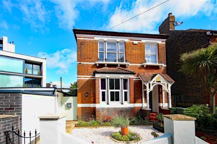 4 Bedroom Flat To Rent In Station Road, Hampton Wick, Kingston Upon Thames, KT1