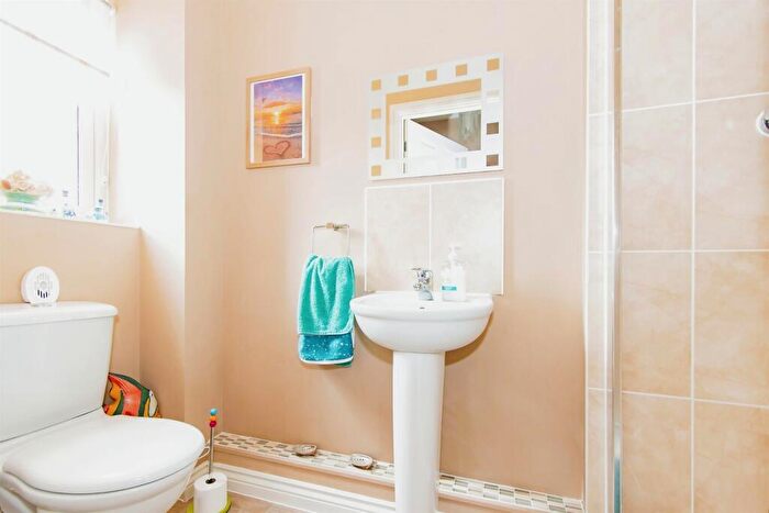 3 Bedroom Town House For Sale In Greenacre Way, Shaftesbury, SP7