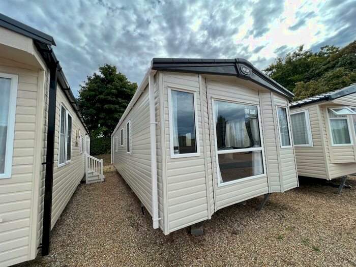 2 Bedroom Park Home For Sale In Cranborne Road, Furzehill, Wimborne, BH21