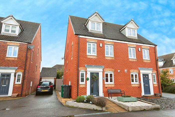 3 Bedroom Semi Detached House For Sale In Eden Close, Derby, DE65