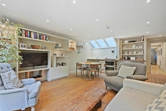 2 Bedroom Flat To Rent In Sulgrave Road, Brook Green, London, W6