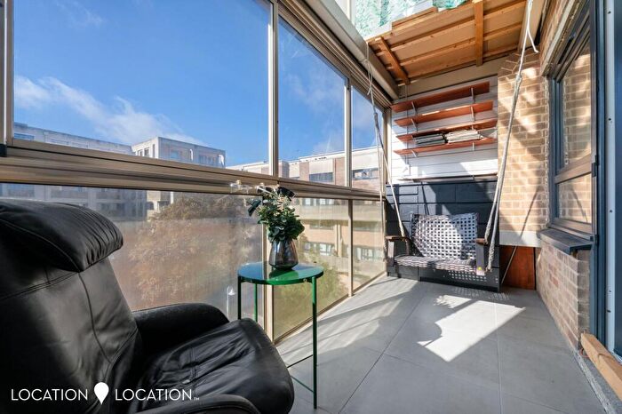 3 Bedroom Flat For Sale In Therfield Court, Brownswood Road, N4