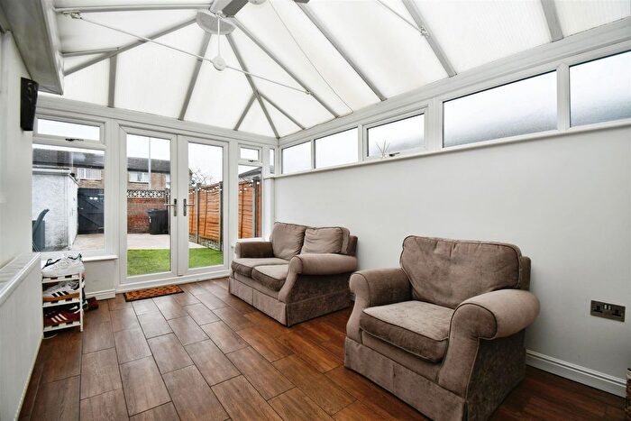 2 Bedroom Semi-Detached House For Sale In Clarondale, Hull, HU7