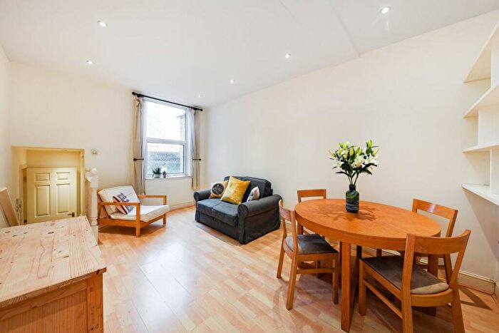 2 Bedroom Flat To Rent In Croxted Road, Herne Hill, SE24