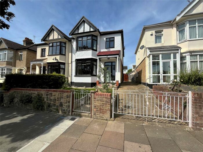 4 Bedroom Semi-Detached House To Rent In Park Lane, Southend-on-Sea, Essex, SS1