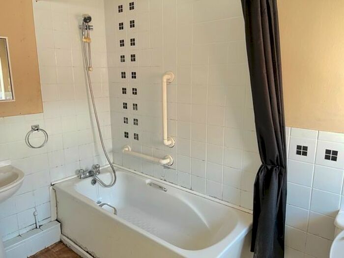 2 Bedroom Property To Rent In Bridgend Road, Maesteg, CF34