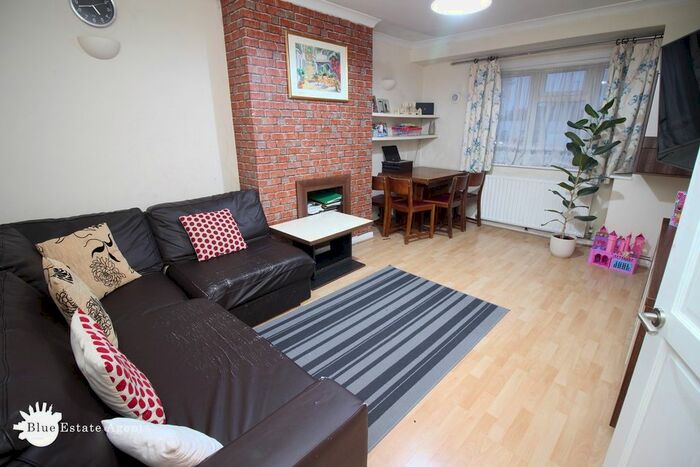 2 Bedroom Maisonette To Rent In Bedfont Lane, Feltham TW14