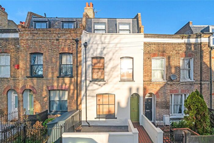 3 Bedroom Terraced House For Sale In Ferndale Road, London, SW9