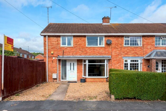 3 Bedroom End Of Terrace House To Rent In Coventon Road, Aylesbury, HP19