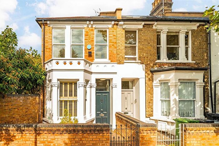 3 Bedroom Property For Sale In Wendell Road, Shepherd's Bush, W12