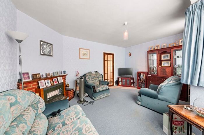 3 Bedroom Semi Detached House For Sale In Clauson Avenue, Northolt, UB5