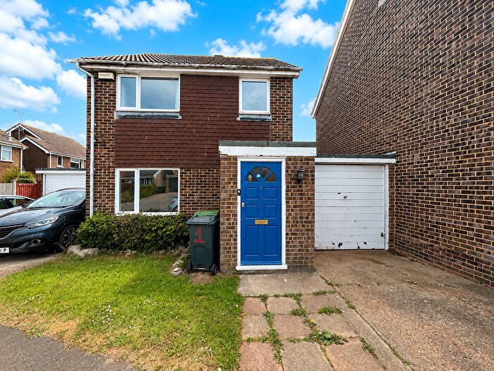 3 Bedroom Link Detached House For Sale In Staplehurst, Kent, TN12